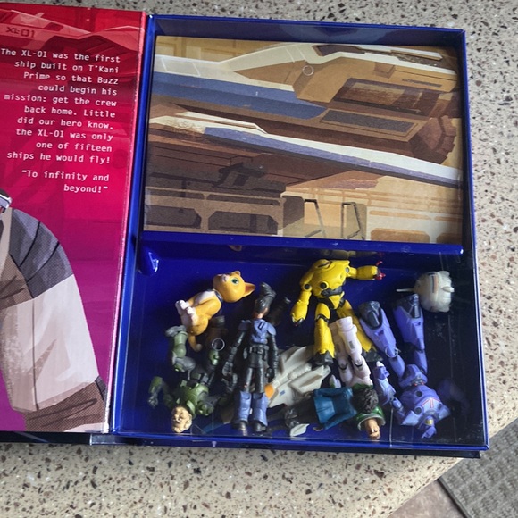 Disney Pixar Lightyear book. Brand new. My busy books. Storybook 10 figurines - Picture 2 of 5